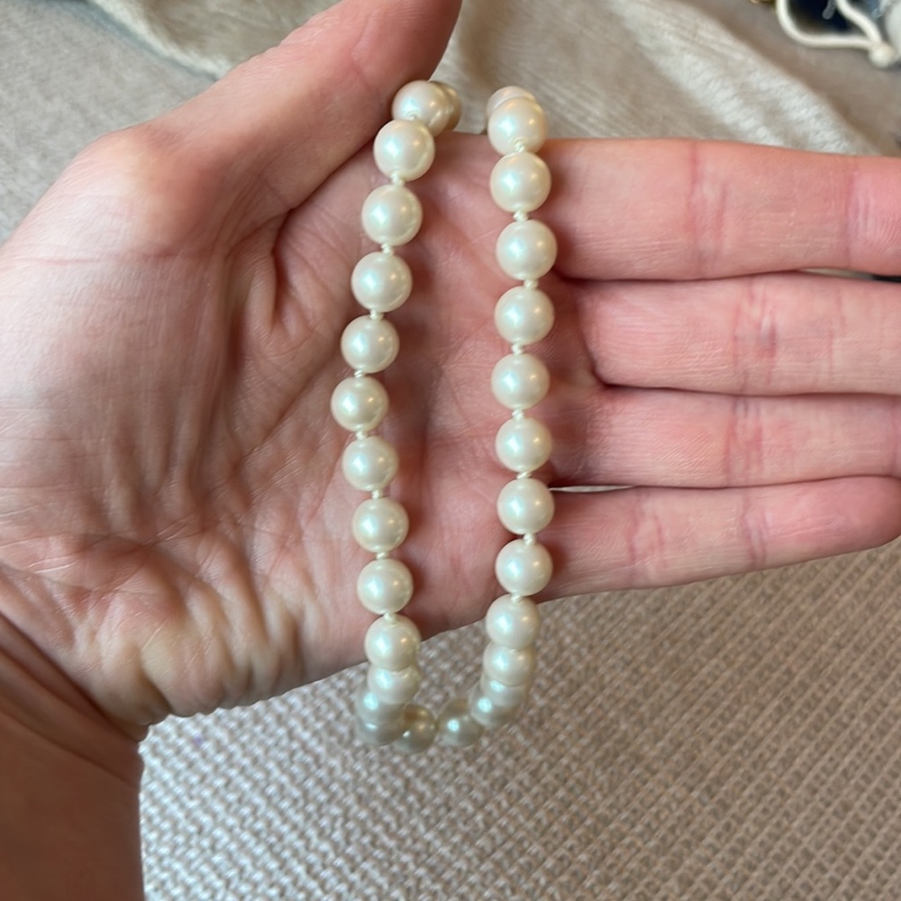 Brooks Brothers string of pearls necklace - Picture 9 of 14